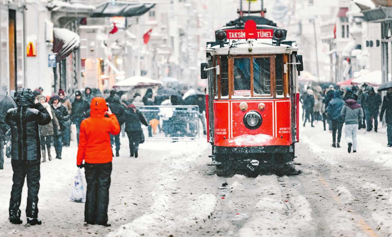 İstanbul alarma ge&ccedil;ti! Kar yağışı ne kadar s&uuml;recek? Kar yağışı devam edecek mi?