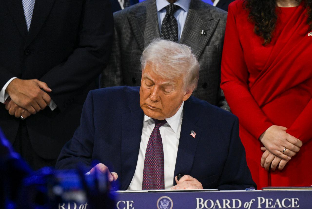 ABD Başkanı Donald Trump, Barış Kurulu için imza attı.