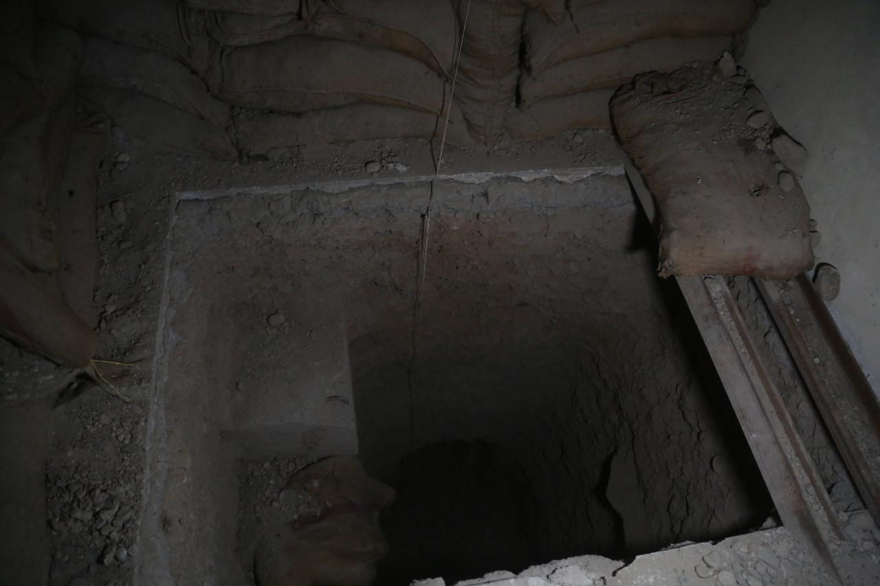 Rakka'daki el-Esved Stadyumu altındaki bir tünel girişi