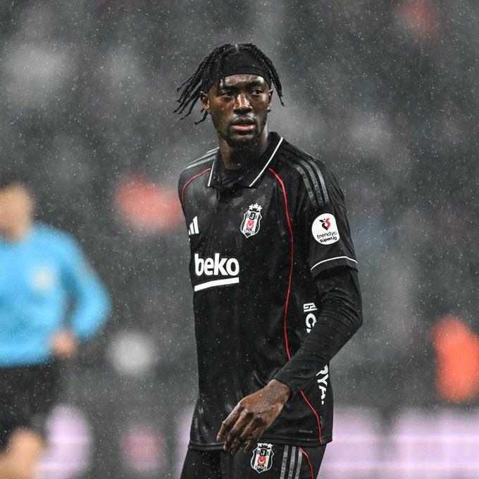 Aston Villa, Tammy Abraham için Beşiktaş'ı ikna etmeye çalışıyor.