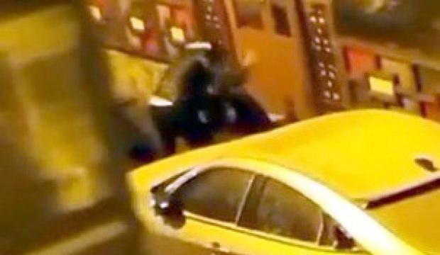 Sokak ortasında tekme tokat dayak yiyen kadın, şikayet&ccedil;i olmadı