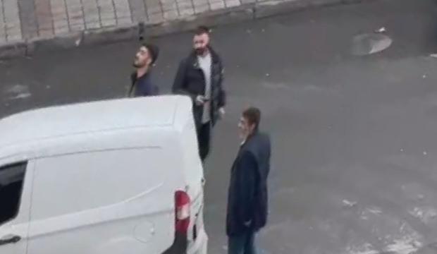 Sultangazi'de g&uuml;nd&uuml;z vakti aile dehşeti! Sokak ortasında silahlar &ccedil;ekildi