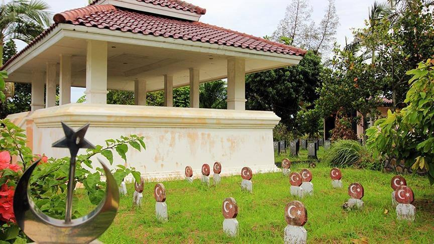 Endonezya'nın Açe eyaletinin başkenti Banda Açe'de Selahaddin Mezarlığı'nda bulunan kabirler, Osmanlı torunları tarafından korunuyor ve bakımları yapılıyor.