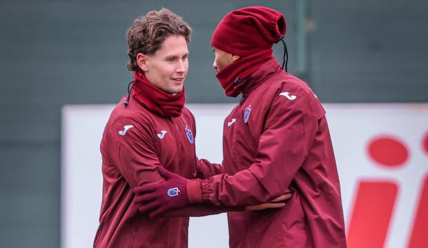 Trabzonspor'un yeni transferi ilk antrenmanına &ccedil;ıktı