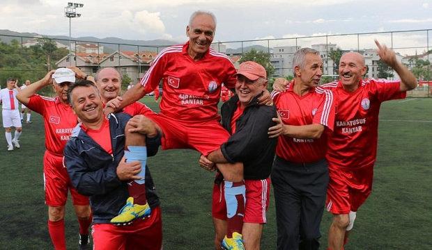 D&uuml;nya futbolunun en yaşlı oyuncusu Hatay Yurdakul hayatını kaybetti