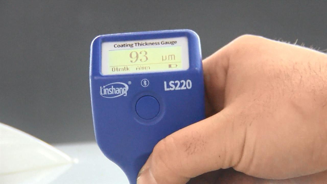 Aracını satarken sunroofun modifiye olduğunu öğrenince fenalaşıp hastaneye kaldırıldı.