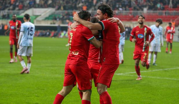 1. Lig'de tarihi skor! 7-0 kazanarak liderliğe y&uuml;kseldiler