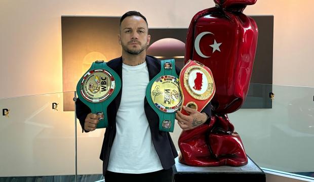 40 yaşındaki T&uuml;rk boks&ouml;r Avrupa'da esip g&uuml;rl&uuml;yor: 17 ma&ccedil;ı nakavtla kazandı