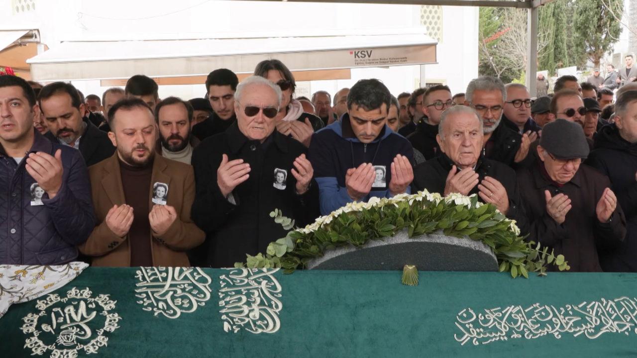 98 yaşında hayatını kaybeden Türk halk müziği sanatçısı Seha Okuş, toprağa verildi.