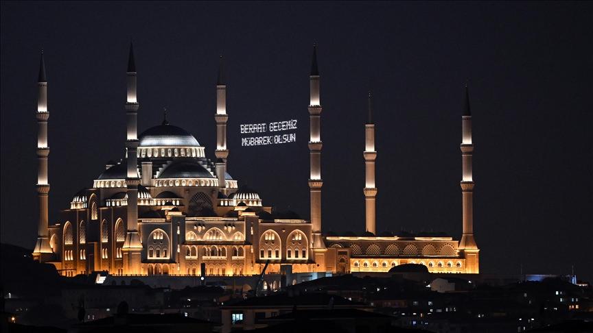 Ramazanın müjdecisi Berat Kandili 2 Şubat Pazartesi günü idrak edilecek.