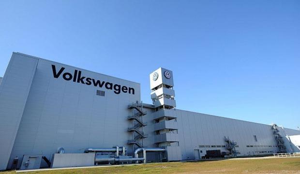 Volkswagen'in eski &uuml;retim &uuml;ss&uuml; yandı: 700 metrekarelik alan k&uuml;l oldu