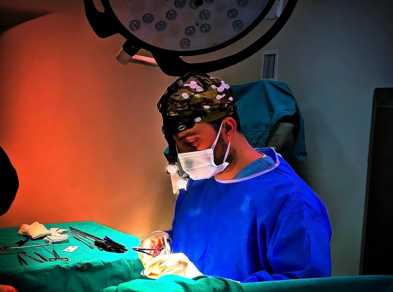 Düzenlenen operasyonla kulak keloidi başarıyla alındı.