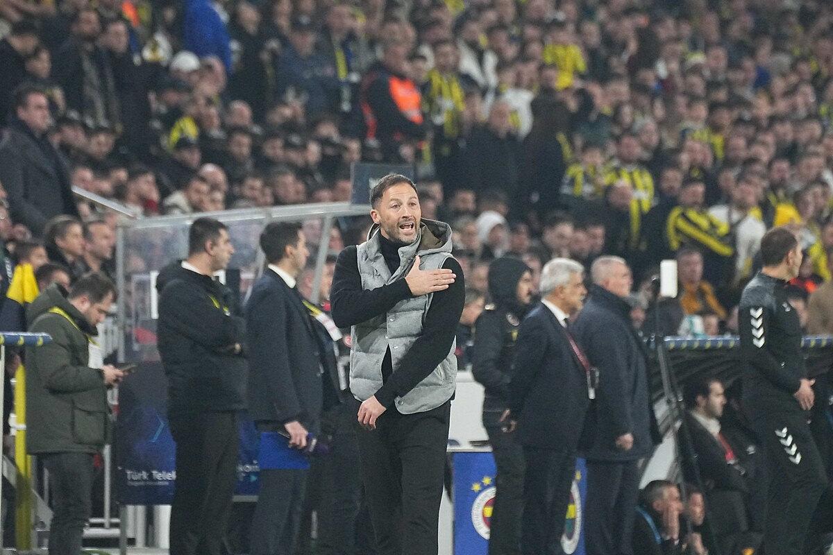 Domenico Tedesco, Trendyol Süper Lig'de oynanan Fenerbahçe - Göztepe maçında saha kenarında, 25 Ocak 2026