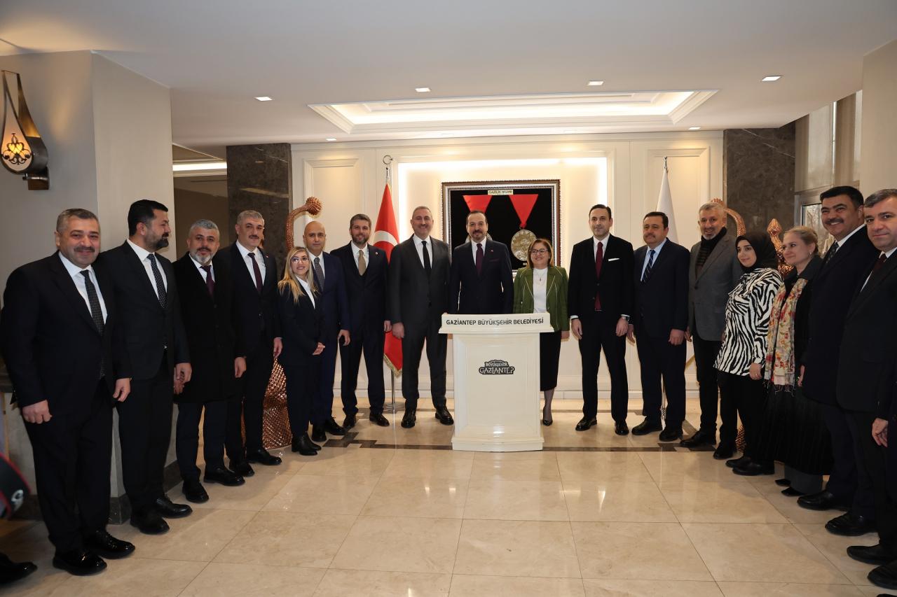 AK Parti Genel Başkan Yardımcısı Zorlu Başkan Şahin'i ziyaret etti