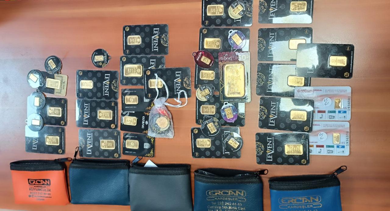 Çantanın içinden çıkan altınlar