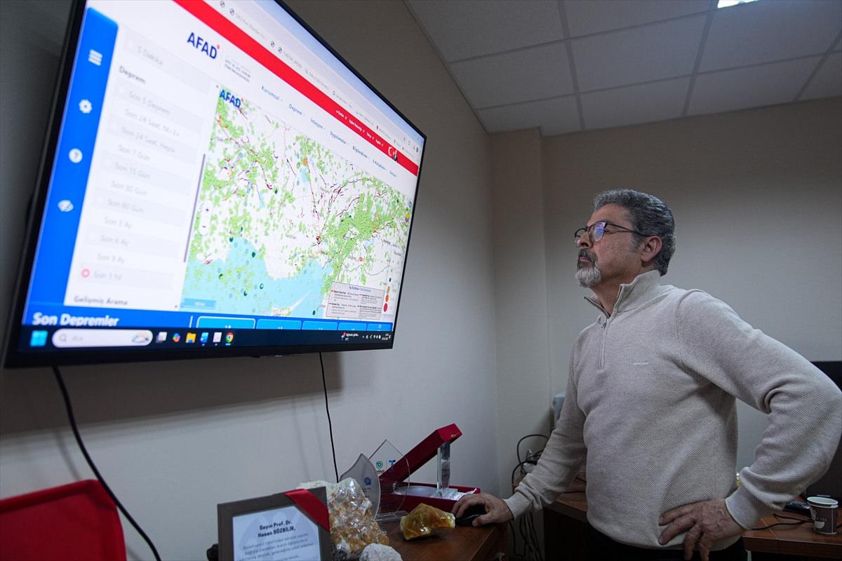 Dokuz Eylül Üniversitesi (DEÜ) Deprem Araştırma ve Uygulama Merkezi Müdürü Prof. Dr. Hasan Sözbilir, Kahramanmaraş merkezli 6 Şubat depremlerinin etkilediği bölgeye ilişkin AA muhabirine açıklamalarda bulundu.