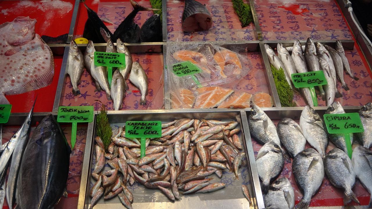Tezgahlarda balık bolluğu yaşanıyor. 