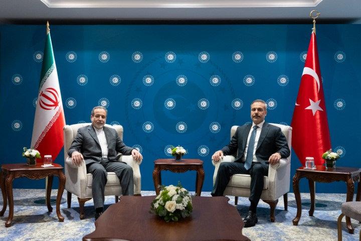 Dışişleri Bakanı Hakan Fidan, İran Dışişleri Bakanı Abbas Arakçi ile İstanbul'da bir araya geldi.