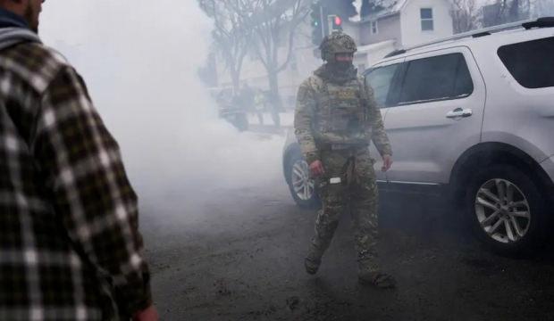 ABD'de diplomatik kriz! Polis konsolosluk binasına girmeye &ccedil;alıştı