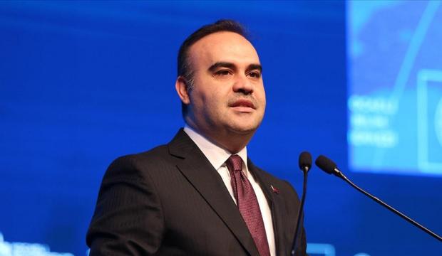 Bakan Kacır'dan "geleceğin teknoloji yıldızları"na &ccedil;ağrı