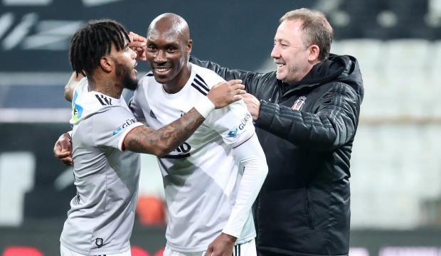 Beşiktaş aradığı forveti Avrupa'da buldu: Atiba s&uuml;rece destek verecek