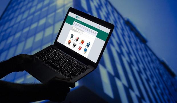 T&uuml;rkiye internette g&uuml;nde 7 saatten fazla vakit ge&ccedil;iriyor: Sosyal medya yine zirvede