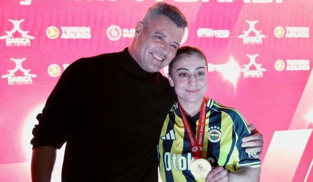 Fenerbah&ccedil;e Başkanı Saran 'transfer' sorusuna &uuml;&ccedil; kelimelik cevap verdi