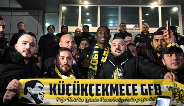 Fenerbah&ccedil;e'nin yeni forveti İstanbul'a geldi! Maliyeti a&ccedil;ıklandı
