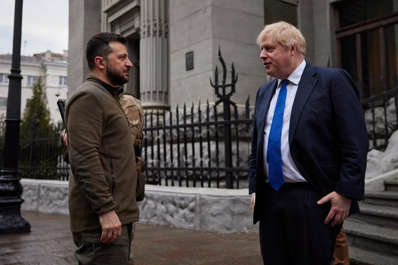 Boris Johnson ve Volodimir Zelenski