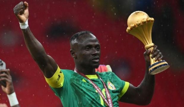 Taraftara davranışı ile g&uuml;ndem olan Mane'den inan&ccedil; ve saygı vurgusu