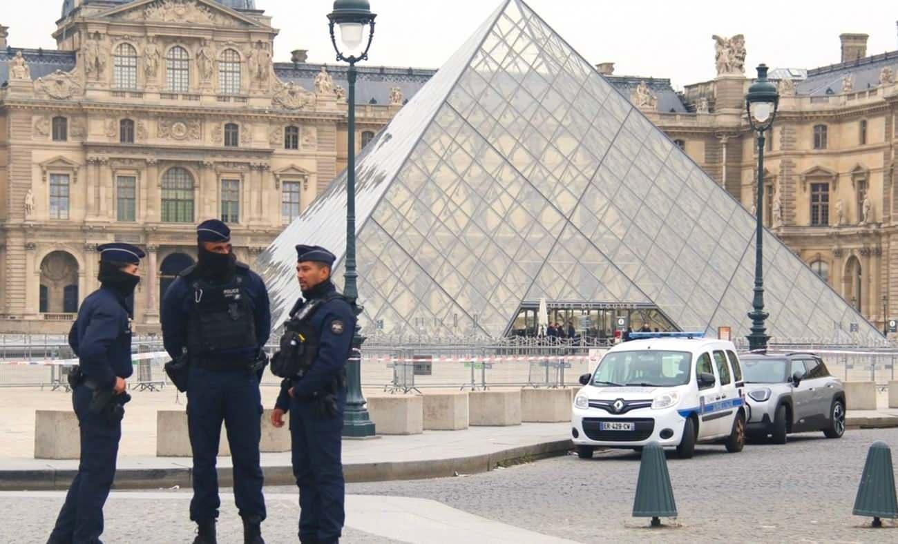Louvre M&uuml;zesi'nde ikinci bir şok: Grev sebebiyle ziyarete kapatıldı!