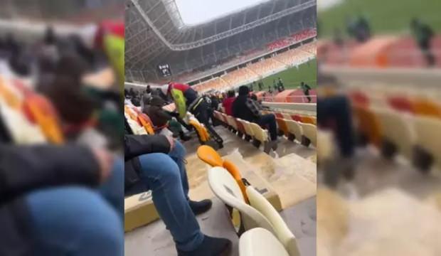 Ma&ccedil;ta &uuml;ş&uuml;yen &ccedil;ocuğa &ccedil;oraplarını vermişti: O polis memuruna &ouml;d&uuml;l