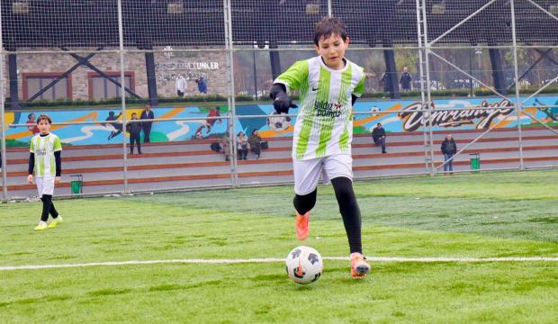 Minik kramponlar, 'S&ouml;mestır Kupası' i&ccedil;in &Uuml;mraniye'de ter d&ouml;k&uuml;yor