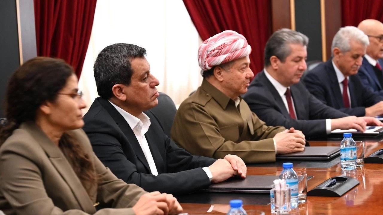 Irak Kürt Bölgesel Yönetimi Başkanı Mesud Barzani ve SDG Sözde Lideri Mazlum Abdi- Tom Barrack ile görüşmesinden bir kesit