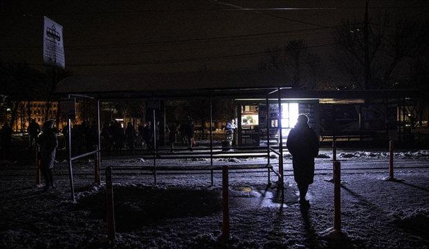 Ukrayna'nın pek &ccedil;ok şehrinde elektrik hatları devre dışı kaldı