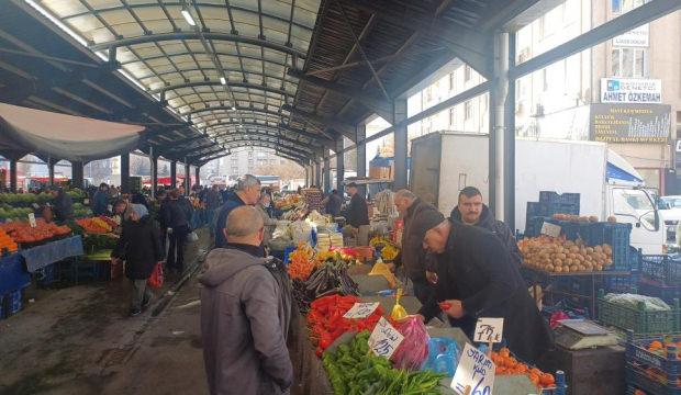 Pazarda zam şampiyonu salatalık