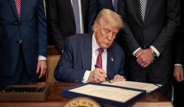 Trump K&uuml;ba'ya petrol satan &uuml;lkelere tarife uygulayacak