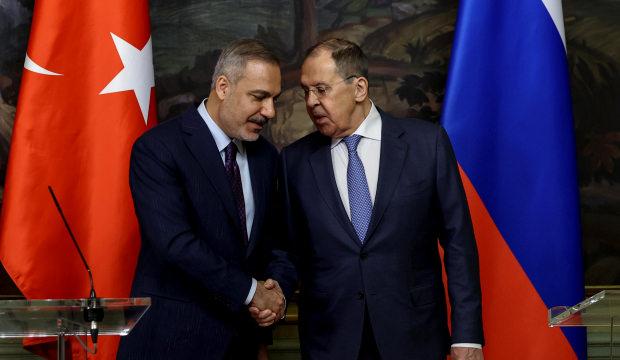 Rusya'dan &ccedil;arpıcı T&uuml;rkiye analizi! Lavrov'dan tarihi a&ccedil;ıklama: Sadece T&uuml;rkler durdurabilir