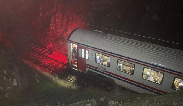 Toprak kaydı, yolcu treni raydan &ccedil;ıktı