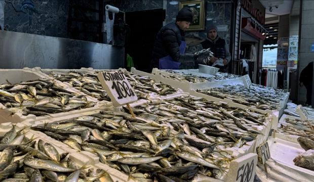 Trabzon'da balık&ccedil;ı tezgahlarında istavrit ilgi g&ouml;r&uuml;yor