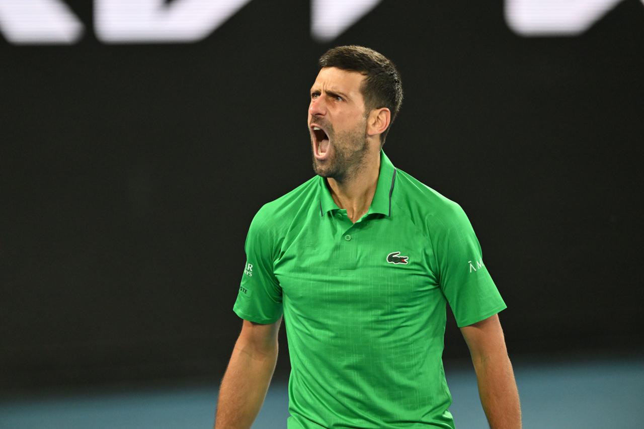 Sezonun ilk Grand Slam tenis turnuvası Avustralya Açık’ta tek erkekler final maçında İspanyol tenisçi Carlos Alcaraz, Sırbistanlı rakibi Novak Djokovic ile mücadele etti.