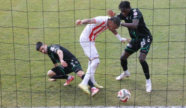 Yeni hoca ilk ma&ccedil;ında kazandı! Rakibini ateş atıp takımını play-off potasına soktu
