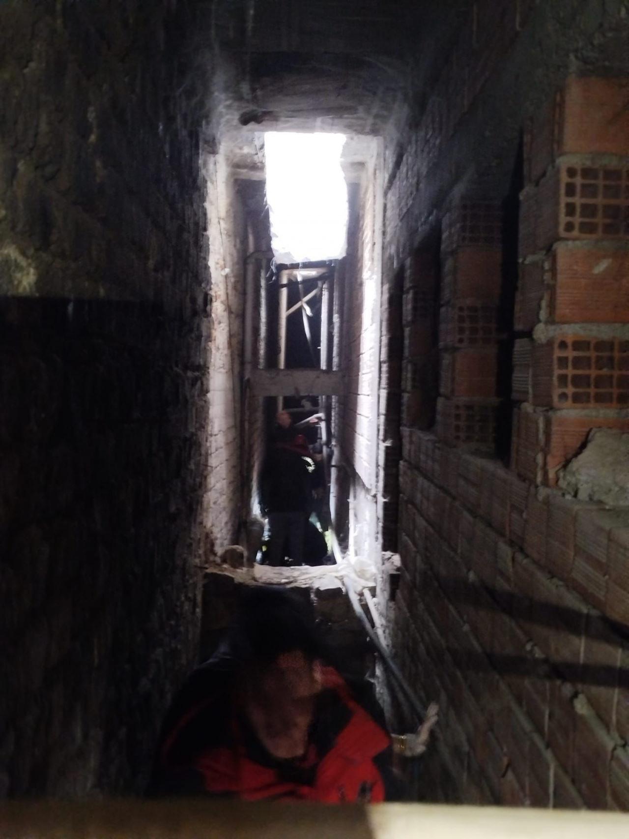 İtfaiye ekipleri tarafından çıkartılan çocuğun sağlık durumu iyi.