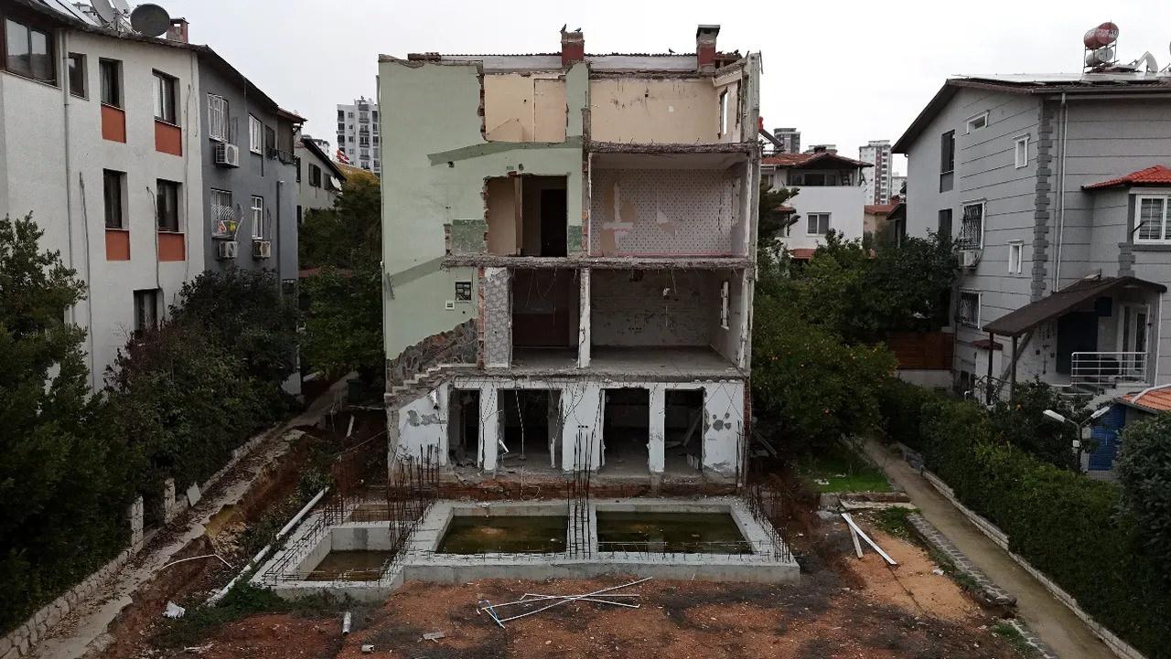 Belediye Başkan yardımcısı da bunu yaparsa! Devlet yıkım kararı verdi.