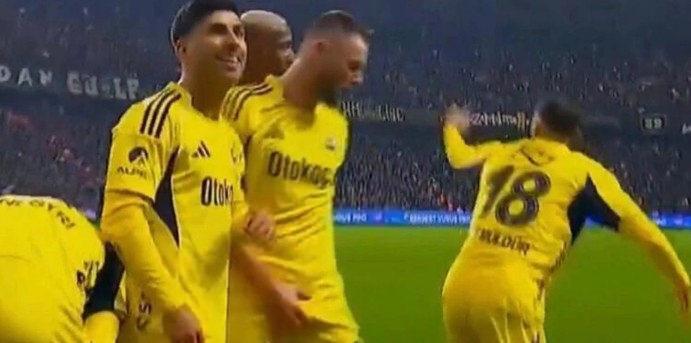 Skriniar'ın tribünlere yaptığı olay hareket. (Görüntü yayıncı kuruluş beIN SPORTS'tan alındı)