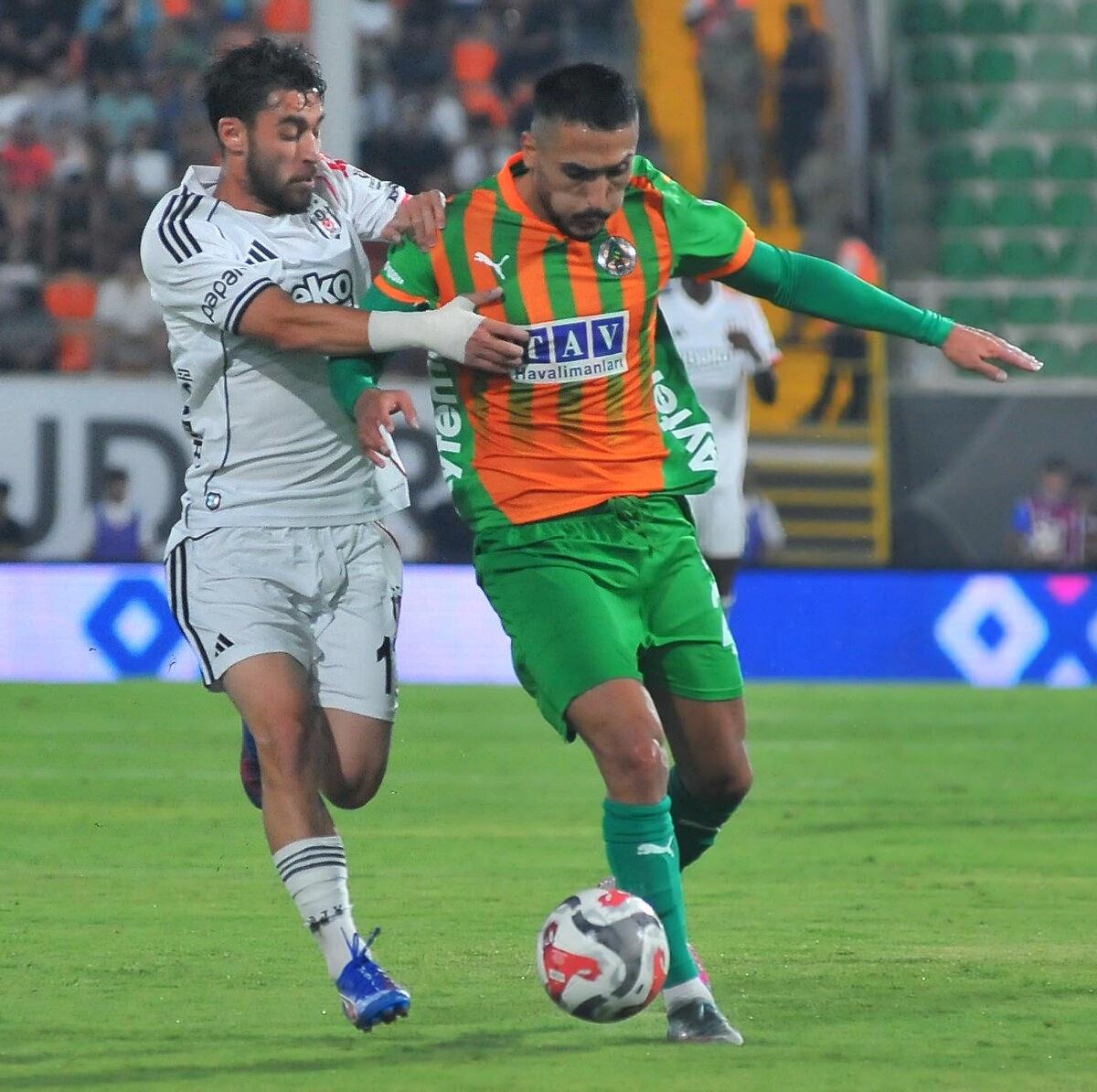Süper Lig'de sezonun ilk yarısında oynanan Beşiktaş - Alanyaspor karşılaşmasından bir kare