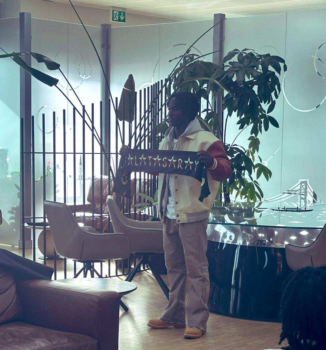 Renato Nhaga, Galatasaray için imzaya geldi