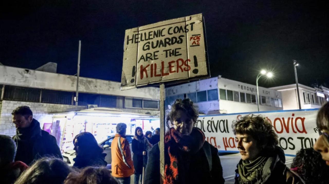 Sakız Adası'nda halkın protestosu.