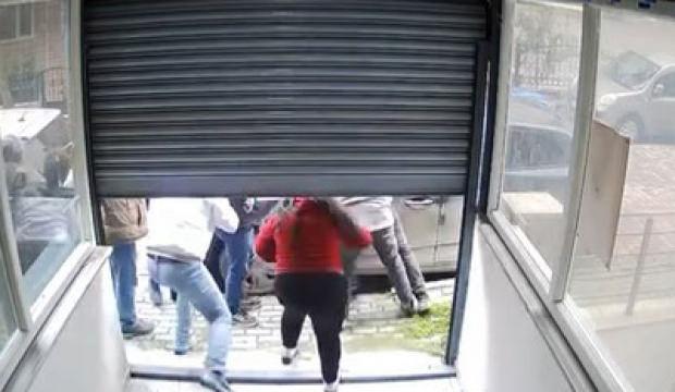 Avcılar'da iş yerinde taciz iddiası! Esnaf darbetti