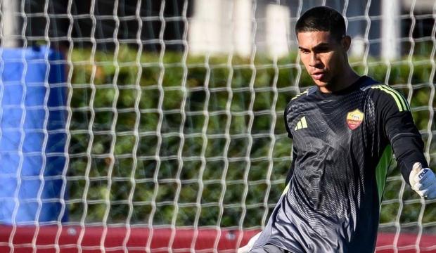 Beşiktaş, transferin son g&uuml;n&uuml;nde bombaları bir bir patlatıyor! Kaleci de tamam!